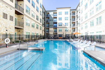 Flatiron Flats - Pool