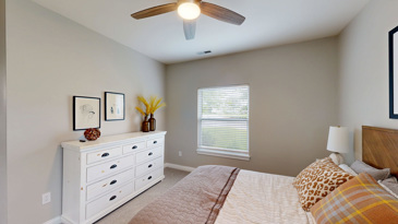 Autumn Breeze - Bedroom