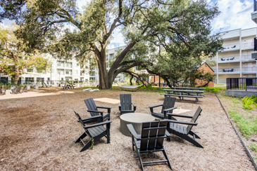 Tisdale at Lakeline Station - Outdoor Lounge