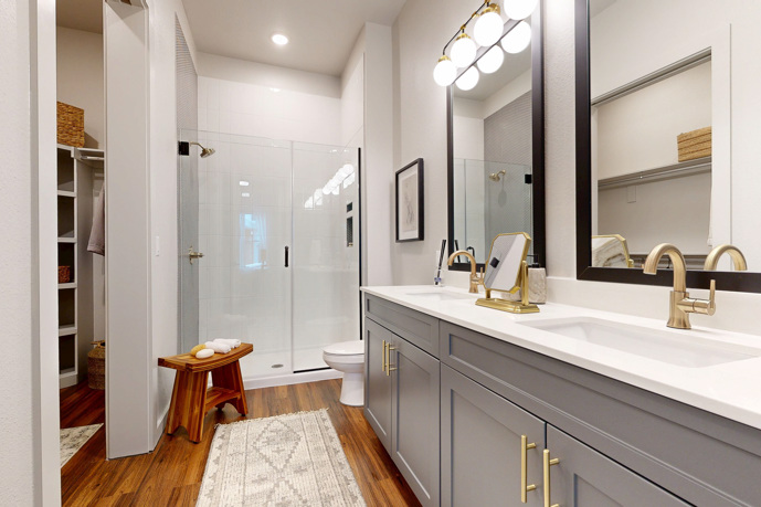 Clean Design, Gold Accents