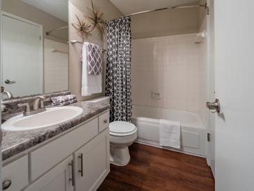 The 1800 at Barrett Lakes - Bathroom