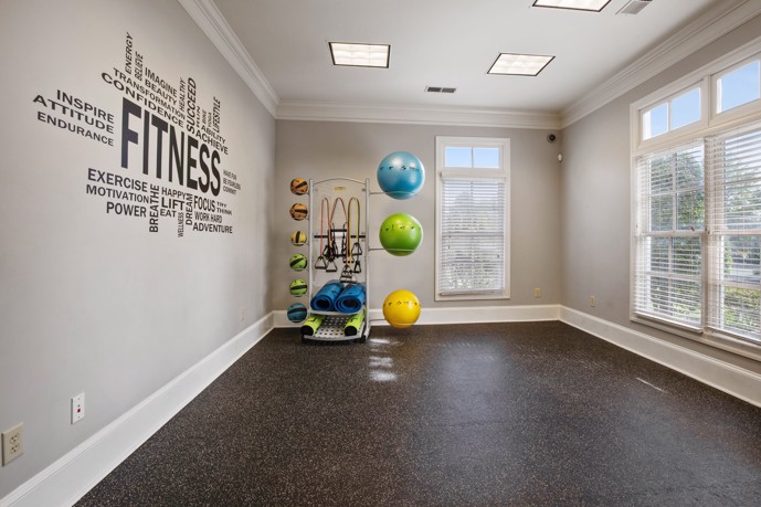 Our fitness center has an expansive layout and top-of-the-line equipment, residents can enjoy a variety of exercises in a comfortable and energizing environment.