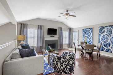 Lakeside at Coppell - Living Room