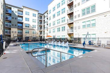 Flatiron Flats - Pool
