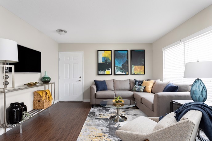 A spacious and inviting living room at Schirm Farms, featuring modern decor and comfortable furnishings