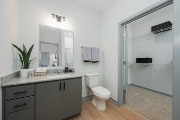 The Retreat at Canal - Bathroom