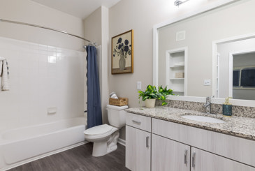 The Shores - Bathroom