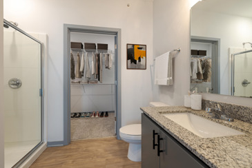 The Retreat at Canal - Bathroom