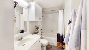 The Augusta - Bathroom