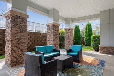 The Retreat at Hamburg Place - Outdoor Lounge