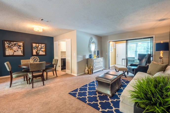 A cozy and well-furnished living room at Rosemont at East Cobb