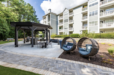 Jefferson at the Perimeter - Outdoor Lounge