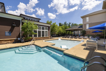 The expansive pool and hot tub nearby the clubhouse at The Chelsea in Columbus, OH.
