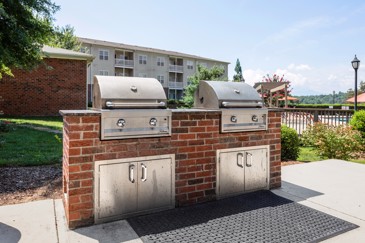 Westmont Commons - Grill Area