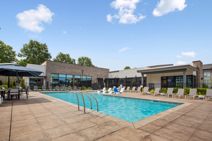 At Vesta City Park apartments, take a dip in the luxurious resort-style pool, located just outside the clubhouse. The pool area is complete with tables and comfortable loungers where you can relax and soak up the sun.
